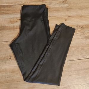 Everyday High Waisted Shine Leggings in Black